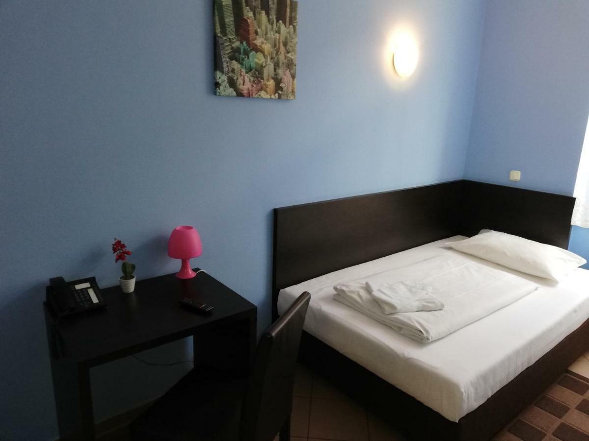 Angel Hotel Франкфурт на Майн Екстериор снимка